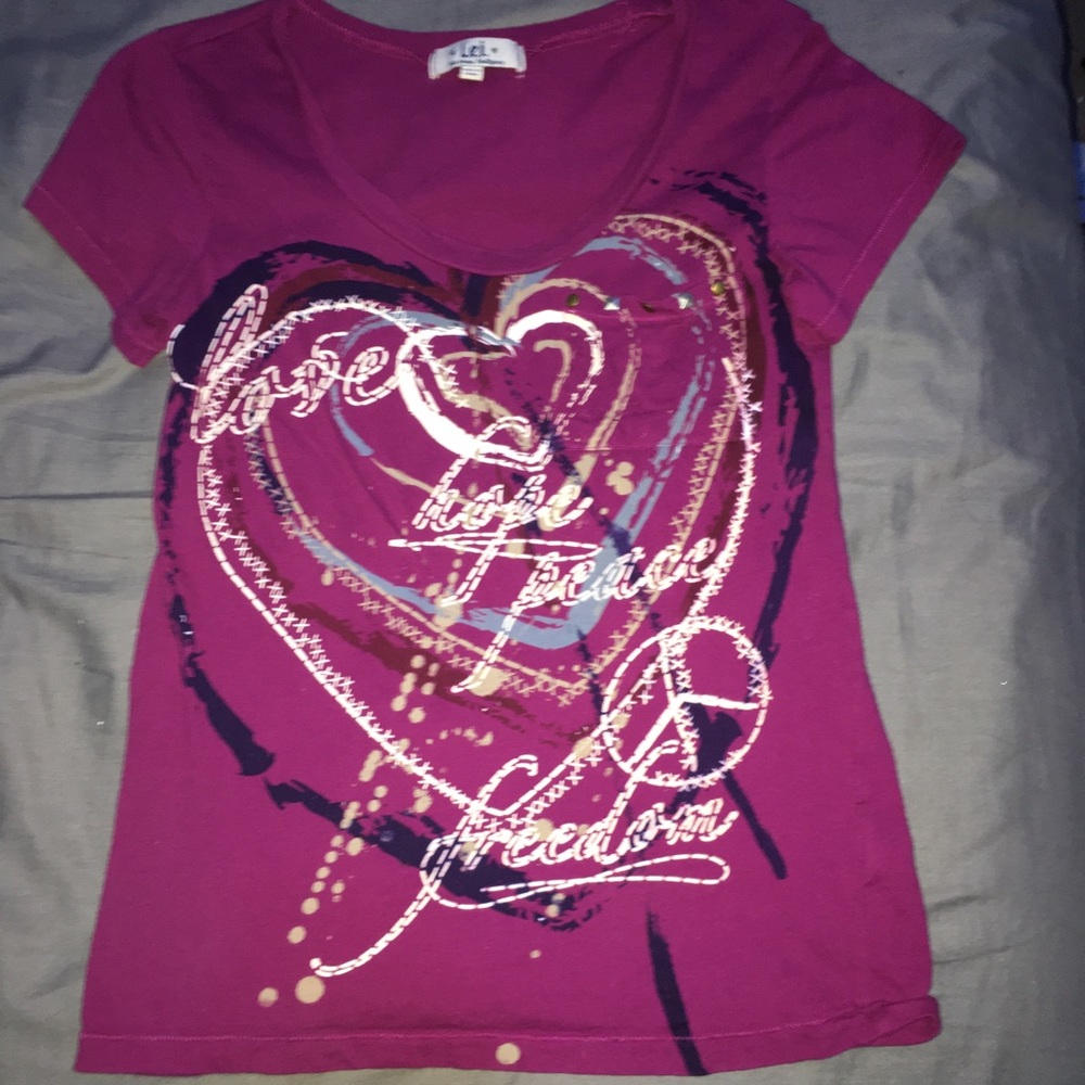 Lei shirt